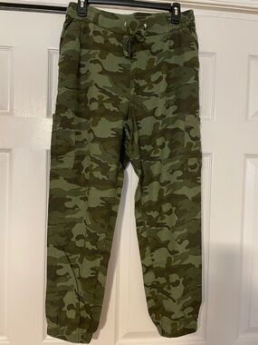 Women’s Linen Camo Jogger Pants - Green Camouflage high waisted